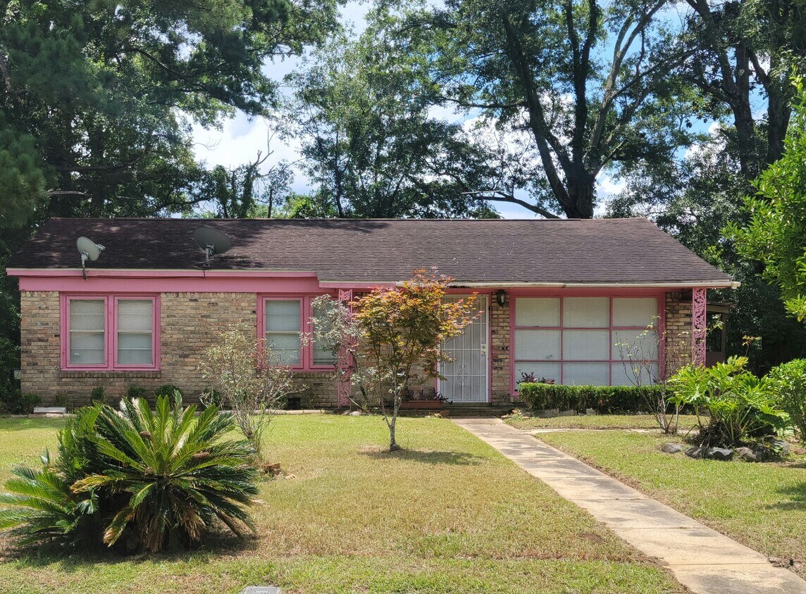 Primary Photo - 2501 Rowell St