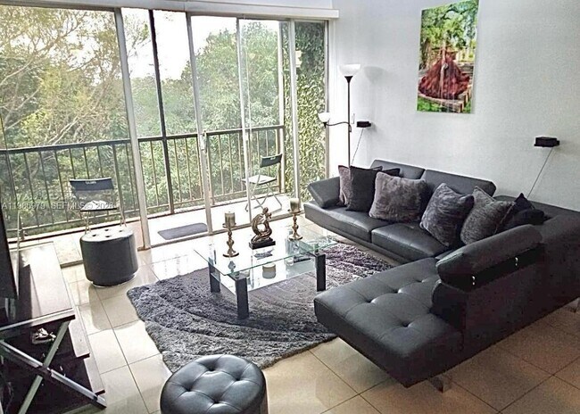 Foto del edificio - 8860 Fontainebleau Blvd