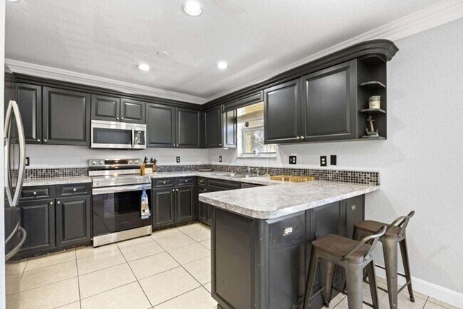 Building Photo - 1651 Suwanee Dr