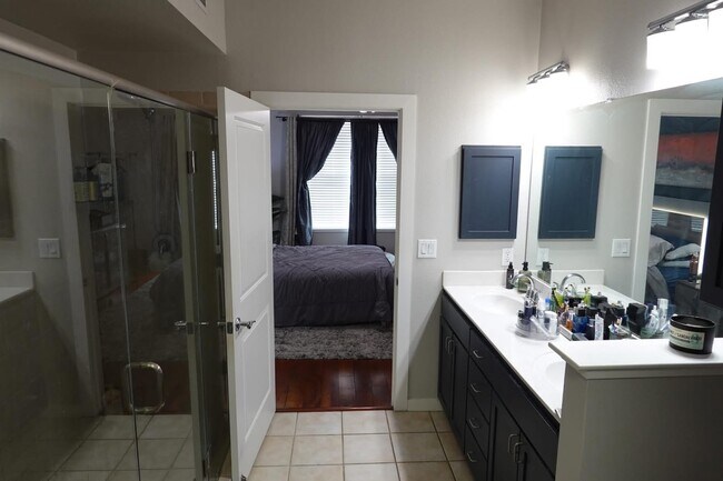 Foto del edificio - 7342 Oak Manor Dr