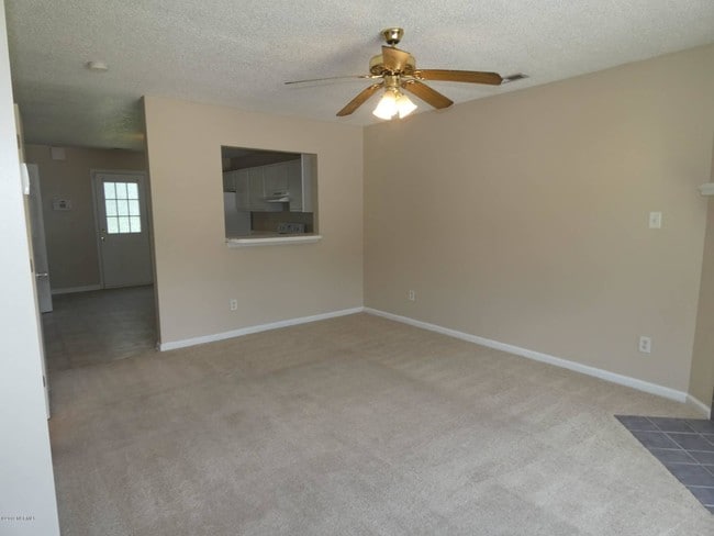 Building Photo - 895 W Pueblo Dr