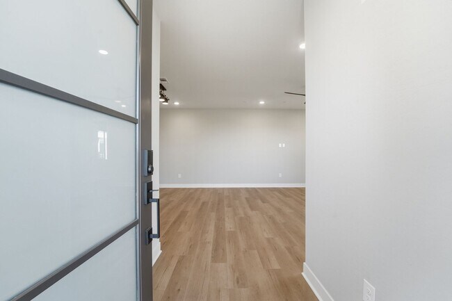 Building Photo - Brand-New 2025 Contemporary Condo | 2 Bed + 2 Bath | Prime North Phoenix Location