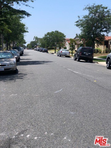 Foto principal - 2500 W 85th St