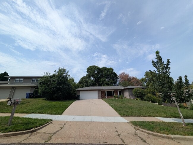 Building Photo - 4005 S Glenview Rd