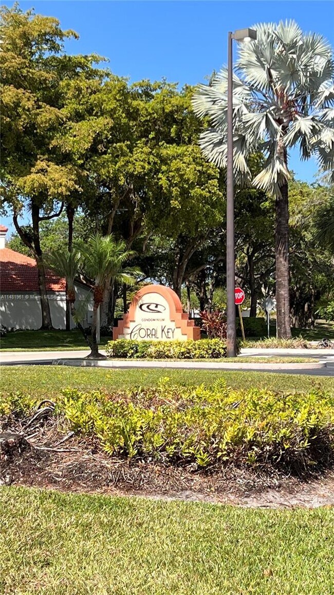 Foto del edificio - 3460 Pinewalk Dr N