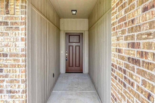 Building Photo - 6509 SE 87th St