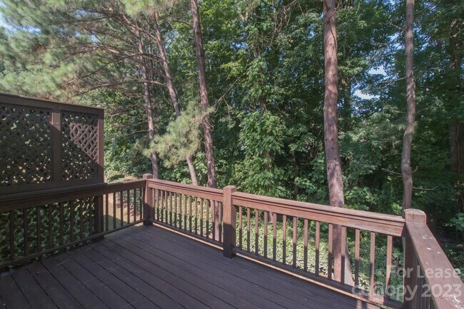 Building Photo - 8795 Robinson Forest Dr
