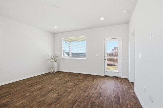 Building Photo - 801 Cade Cv