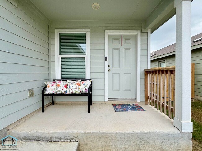 Building Photo - Welcome Home to this Charming 3-Bedroom 2-...