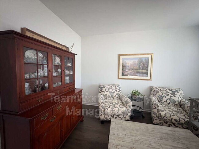 Foto del edificio - 493 Spanish Wells Rd
