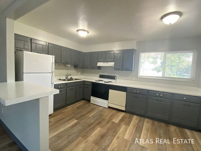 Building Photo - Great 2Bed Apartment Centrally Located!