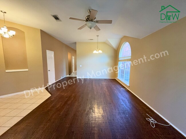 Foto del edificio - 3024 Peppercorn Dr