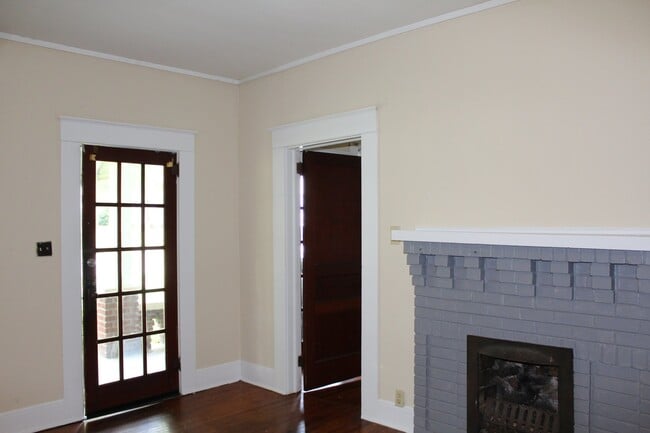 Building Photo - 420 N Green St