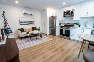 Building Photo - 142 Young St