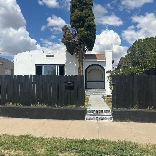 Foto del edificio - 2929 Mobile Ave