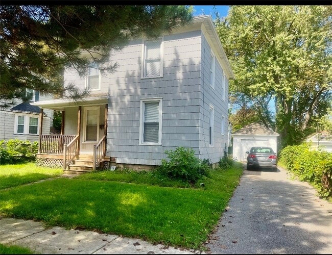 Building Photo - 44 Flanders St