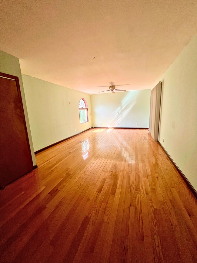 Building Photo - 1523 3rd St E