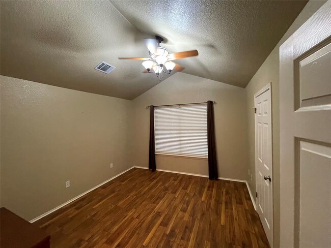 Building Photo - 106 Prairie Springs Ln