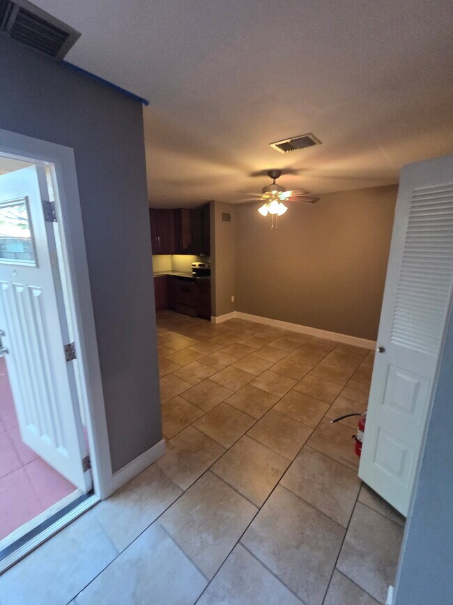 Foto del edificio - 5217 Cedarbend Dr