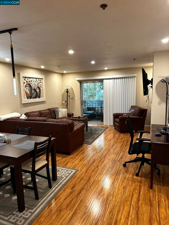 Building Photo - 1352 Las Juntas Way
