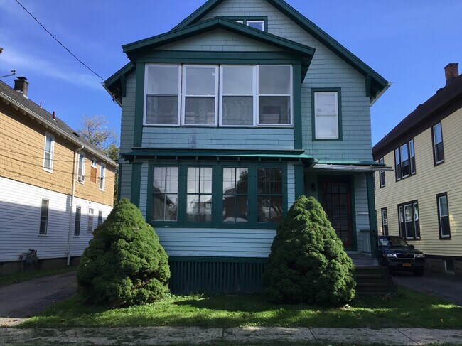 Foto del edificio - 1023 Downer Ave