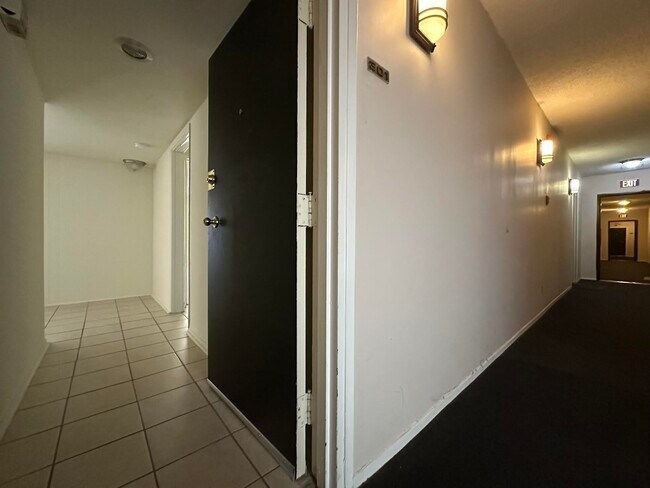 Unidad Nº301 - Entrada principal - 10006 Palms Blvd