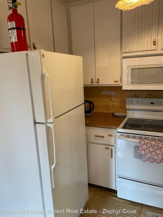Building Photo - 2 br, 1 bath House - 255 Tramway Dr. #1-B