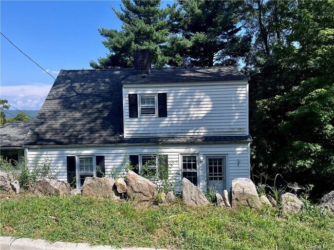 Building Photo - 42 Roe Ave