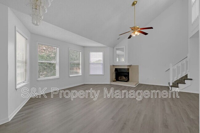 Foto del edificio - 517 Mary Robert Ln