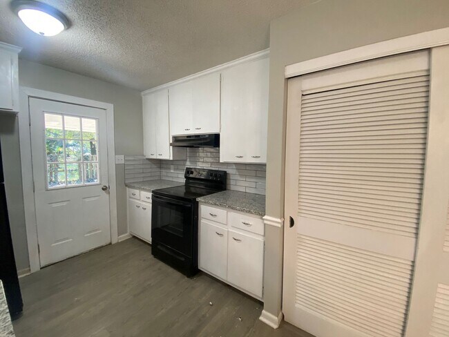Foto del edificio - Completely Remodeled 3/2 in Prattville!