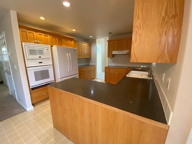 Building Photo - Location Location