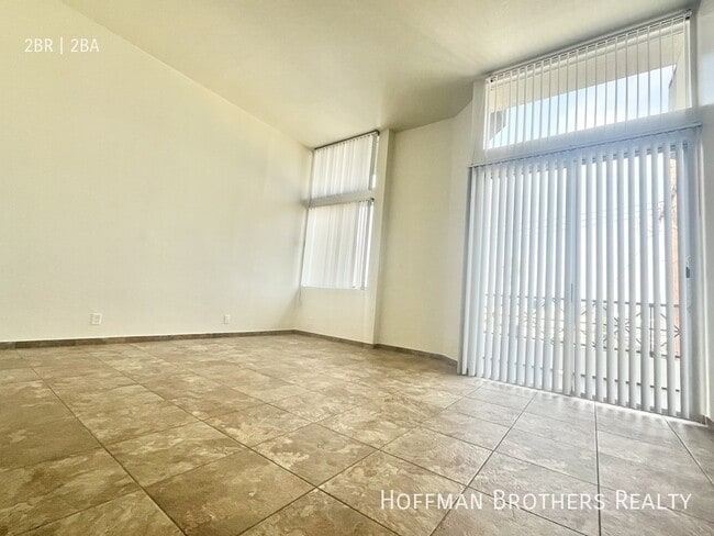 Building Photo - 945 N Serrano Ave