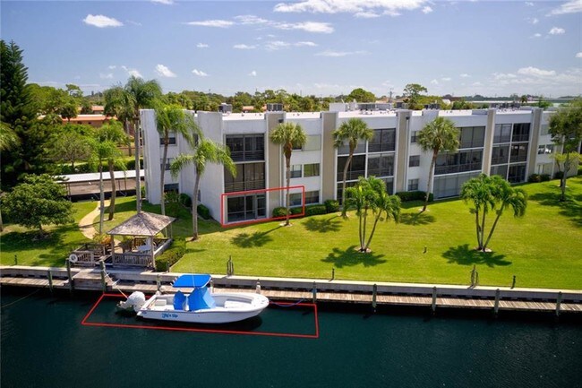 Foto del edificio - 1950 SW Palm City Rd