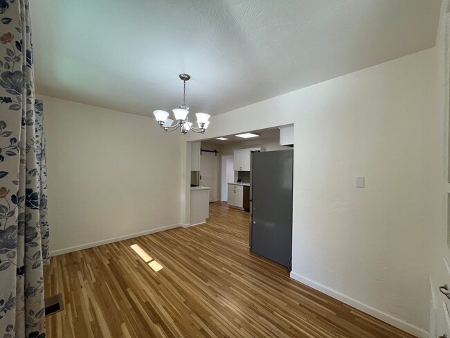 Foto del edificio - Spacious 2 Bedroom 3 Bathroom Home In ABQ!