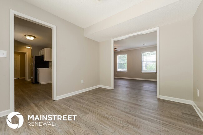 Foto del edificio - 5683 Pine Gate Dr