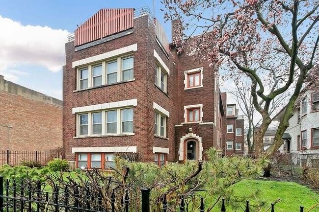 Building Photo - 420 N Pine Ave