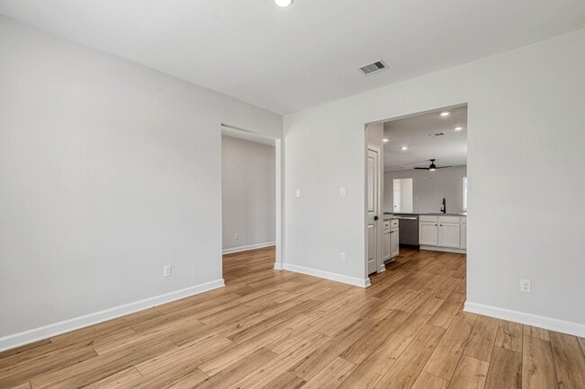 Building Photo - 15675 Honey Cv Dr