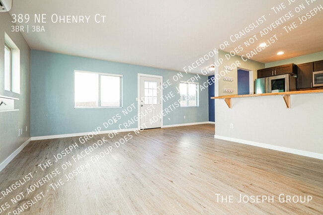 Building Photo - 389 NE Ohenry Ct