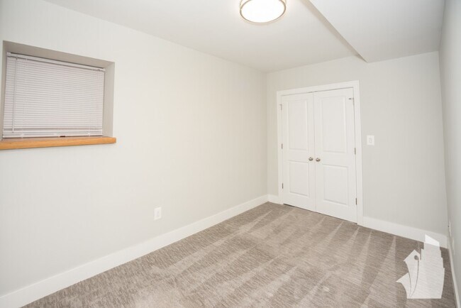 Foto del edificio - 2326 N Southport Ave