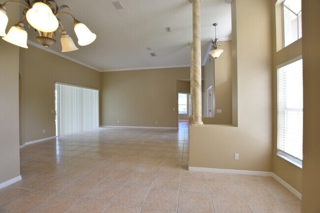 Building Photo - 1590 Cherry Lake Way