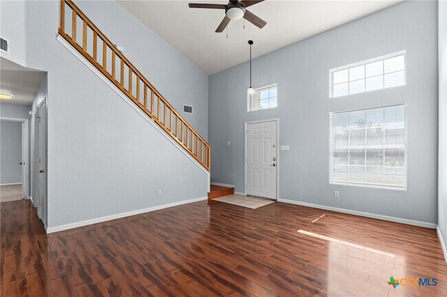 Building Photo - 2909 Lantana Dr