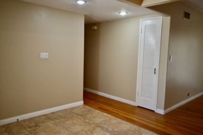 Building Photo - 3 Bedroom East Orange Home