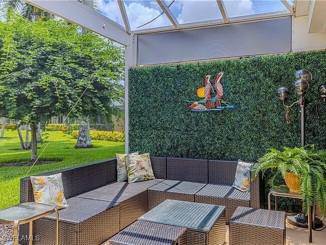 Foto del edificio - 5595 Greenwood Cir