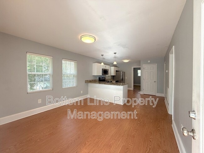 Foto del edificio - 1215 Milton Ave