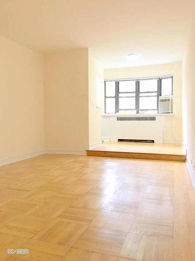 Primary Photo - 241 E 46th St