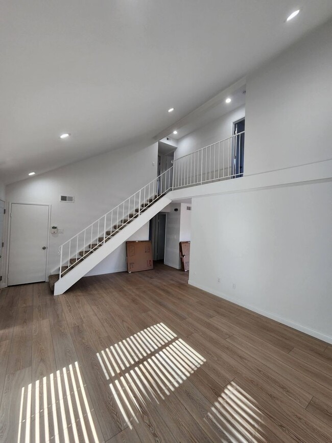 Foto del edificio - 4 Bedroom, 3 Bath 2-Story Completely Remodeled Home Near MCAS Miramar