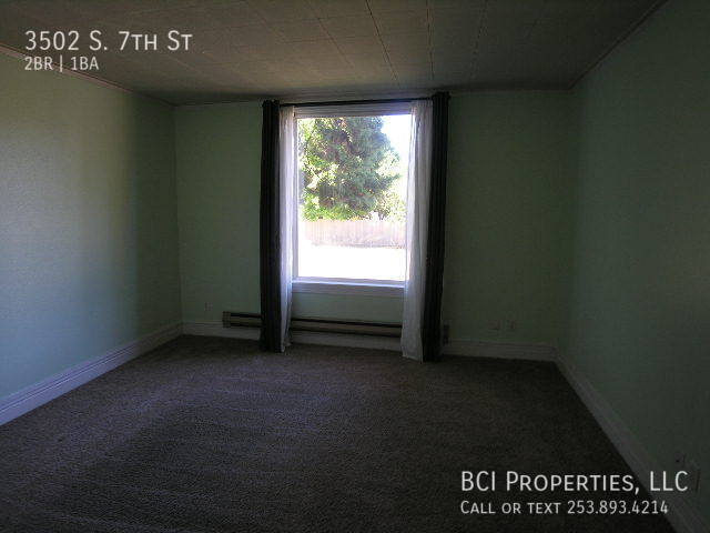 Building Photo - Beautiful 2 Bed 1 Bath plus Bonus Room- Cr...