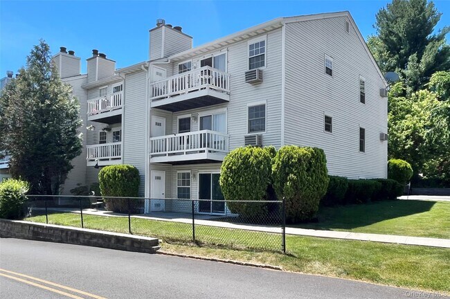 Foto del edificio - 18 Lexington Hills Rd
