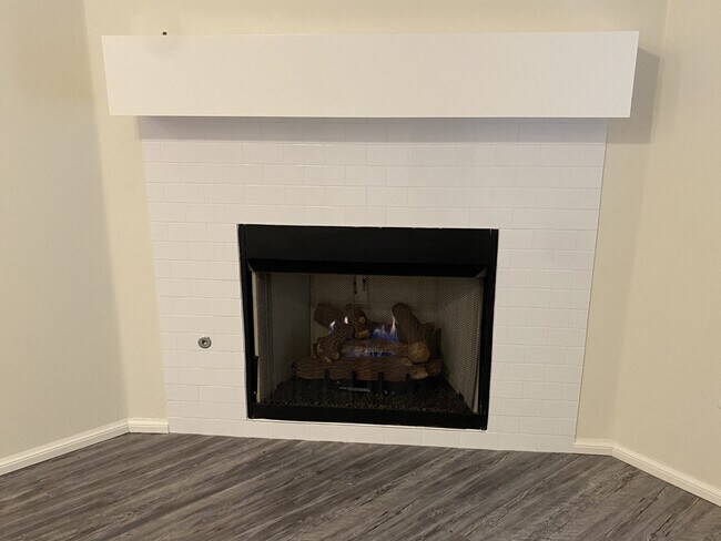 Building Photo - 2424 Alta Vista Ln