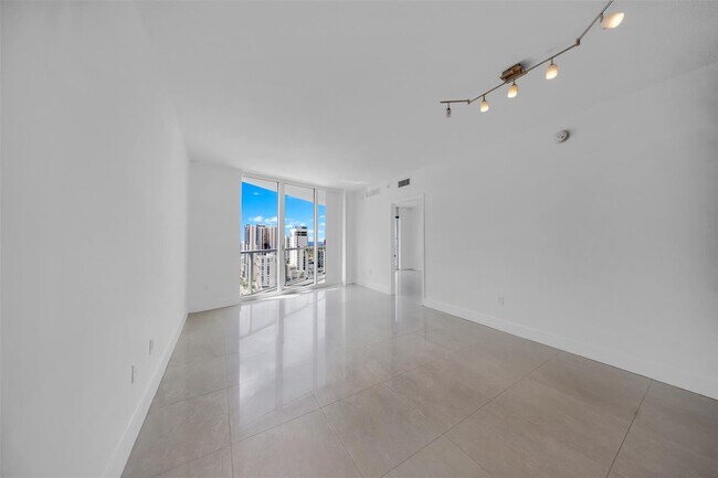 Foto del edificio - 185 SW 7th St